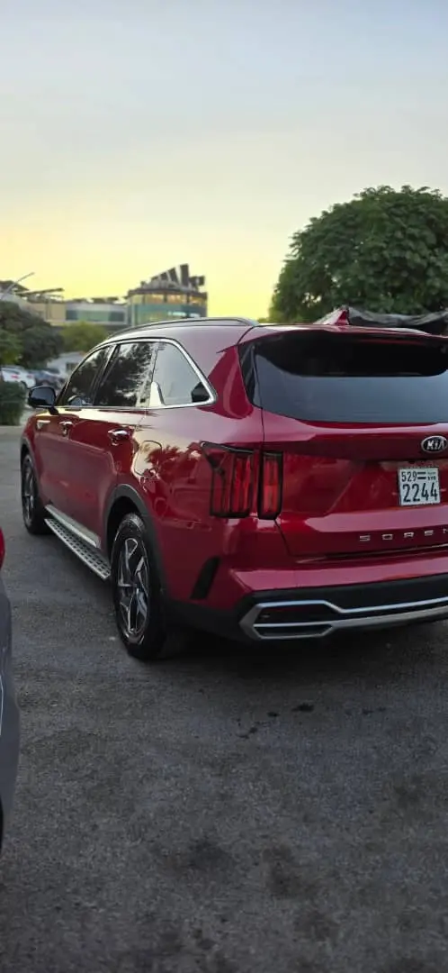 كيا سورينتو 2021 هجينة بحالة ممتازة - صورة 4