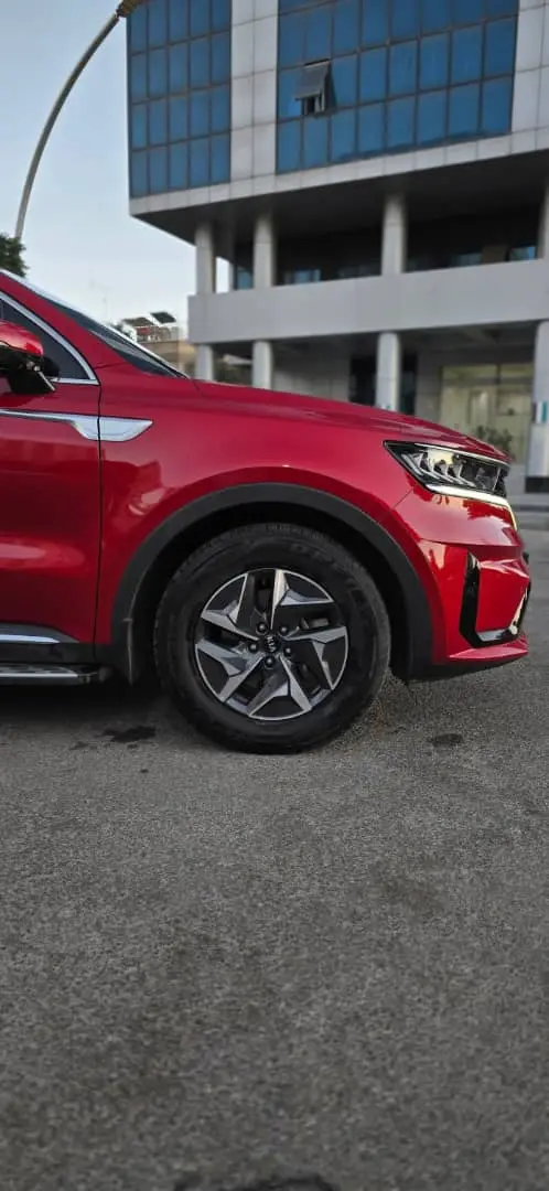 كيا سورينتو 2021 هجينة بحالة ممتازة - صورة 7