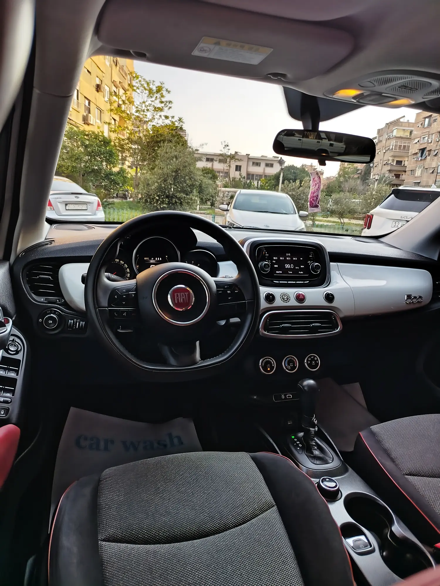 فيات 500X موديل 2016 بحالة ممتازة - صورة 9