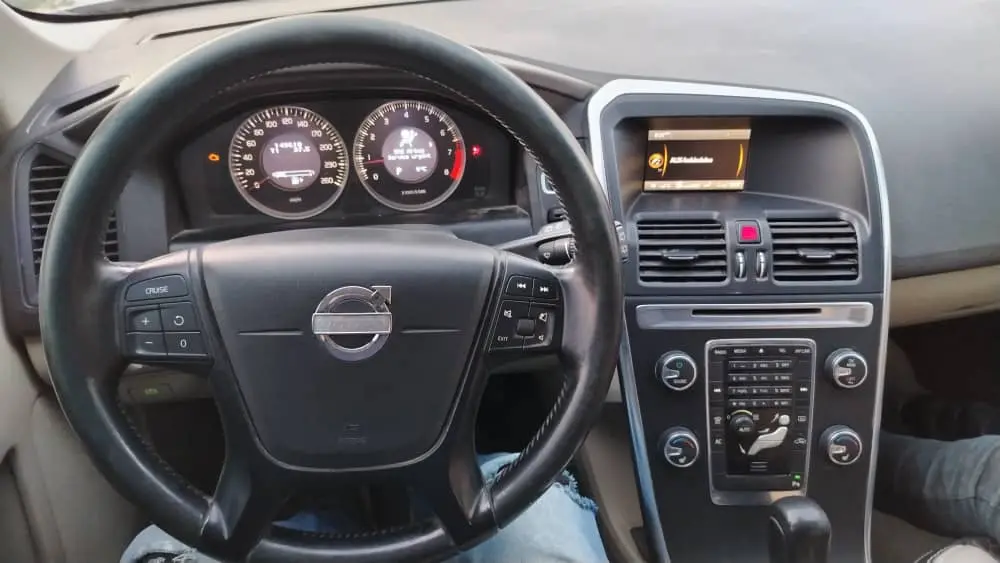 فولفو XC60 موديل 2012 بحالة ممتازة - صورة 2