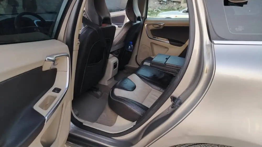 فولفو XC60 موديل 2012 بحالة ممتازة - صورة 4