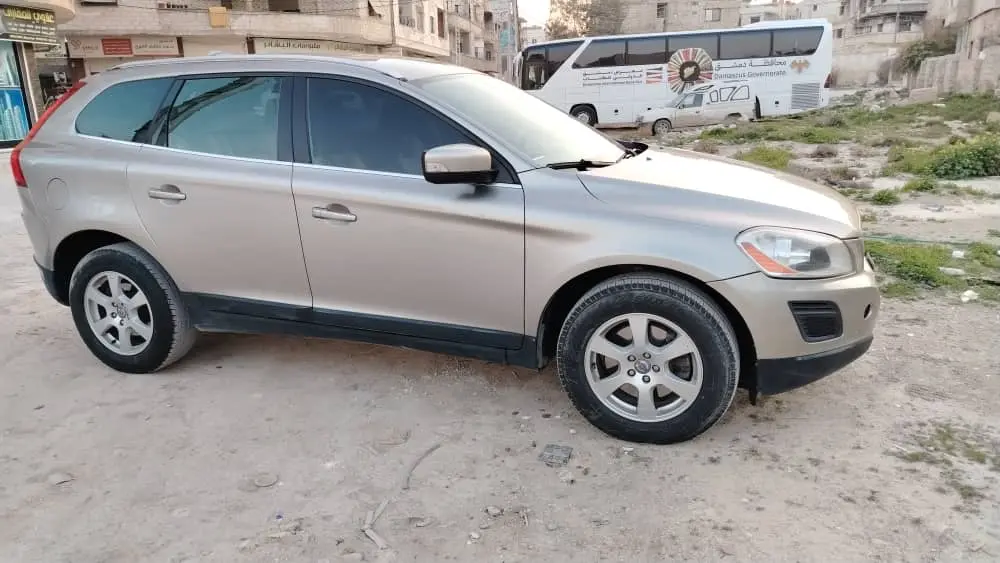 فولفو XC60 موديل 2012 بحالة ممتازة - صورة 5