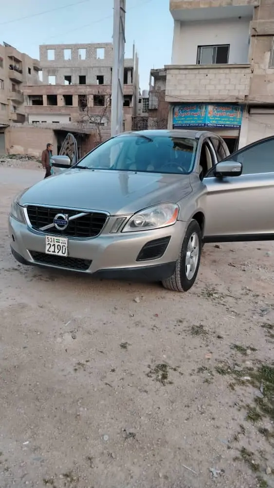 فولفو XC60 موديل 2012 بحالة ممتازة - صورة 9