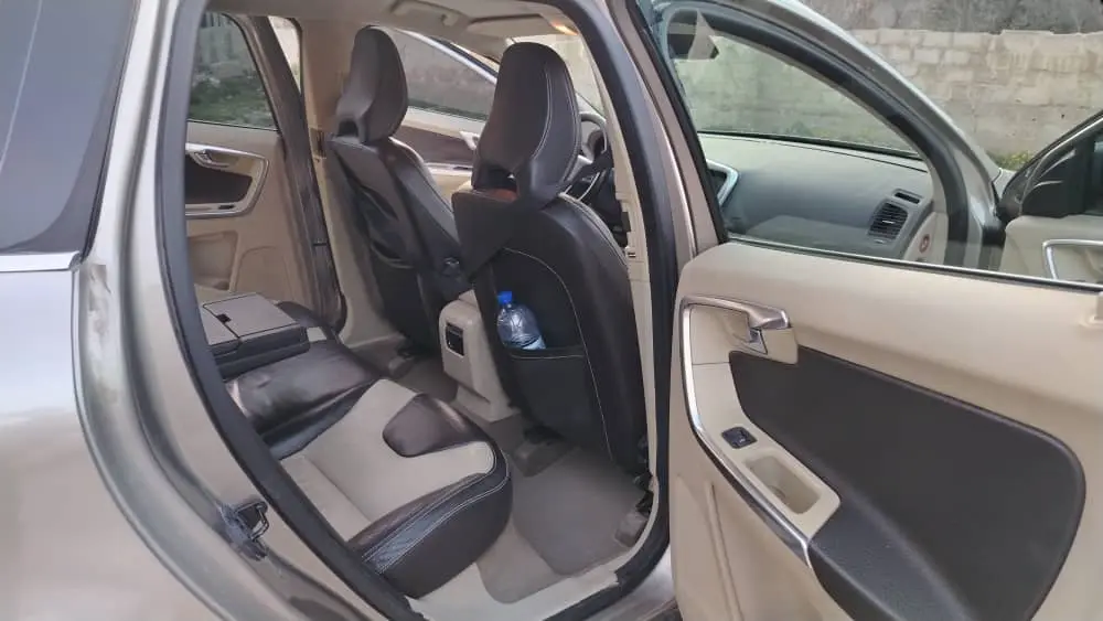 فولفو XC60 موديل 2012 بحالة ممتازة - صورة 11