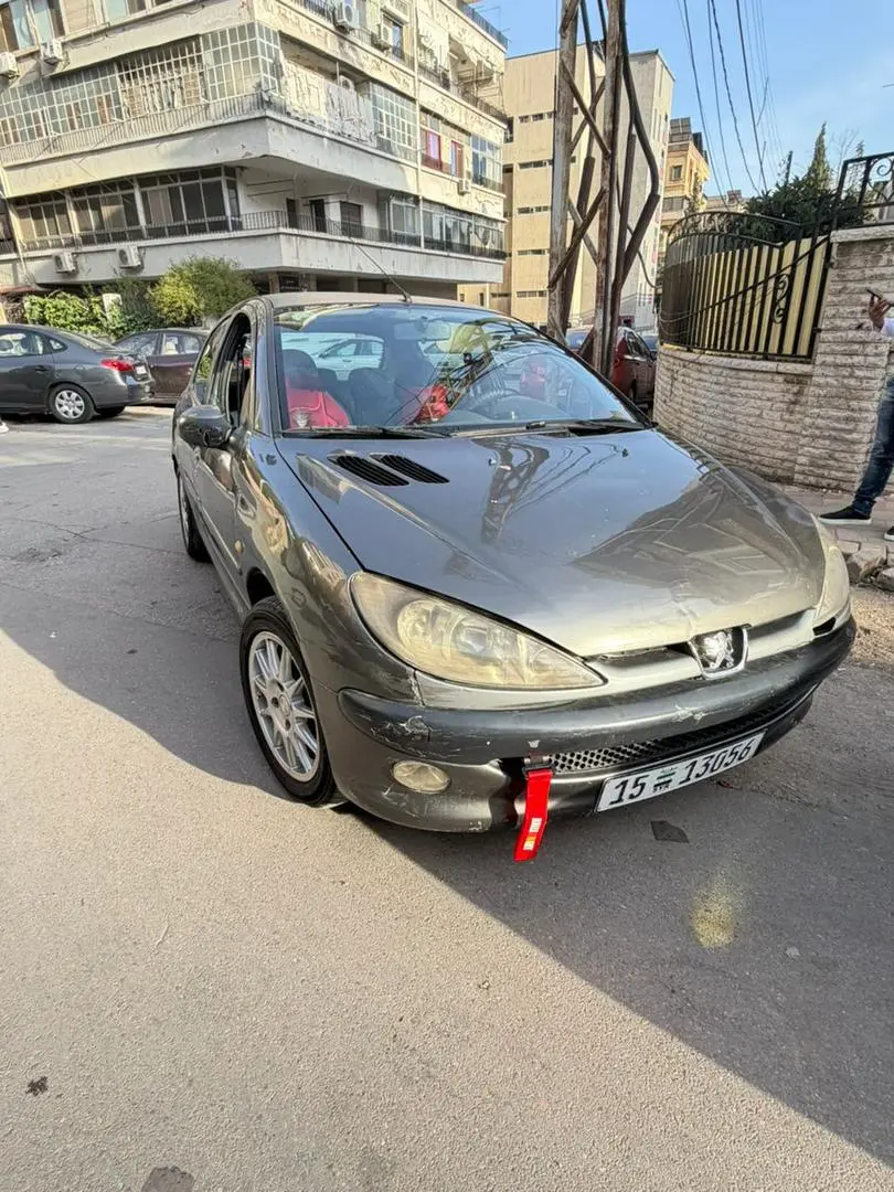 بيجو 206 موديل 2003 بحالة جيدة واقتصادية