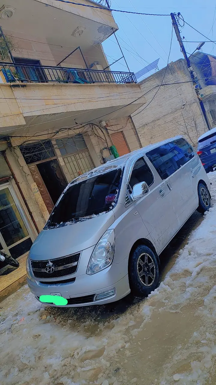 هيونداي H-1 موديل 2009 فان بحالة ممتازة - صورة 2
