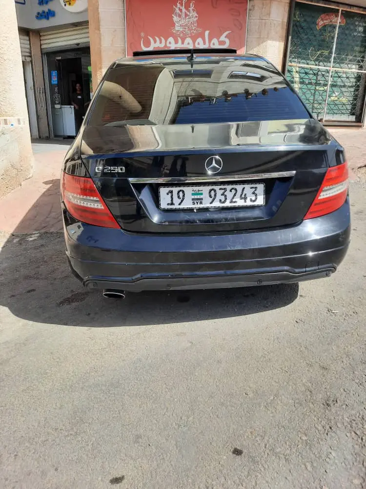 مرسيدس-بنز C250 موديل 2013 بحالة ممتازة - صورة 2