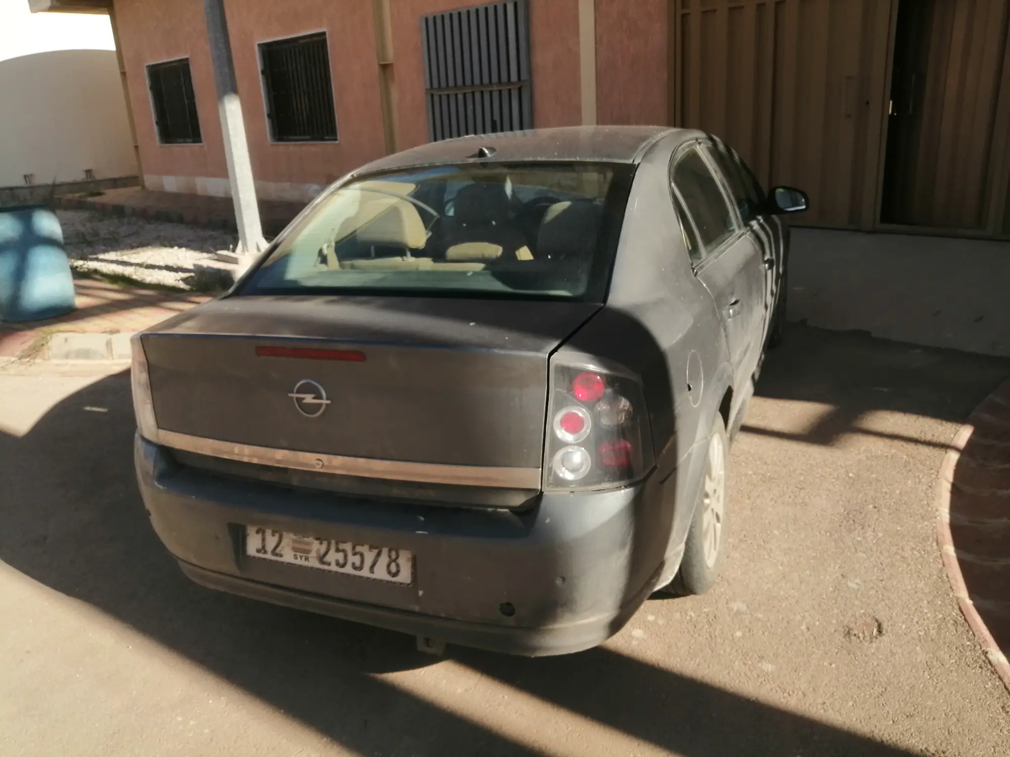 أوبل فكترا 2003 سيدان بحالة جيدة - صورة 2