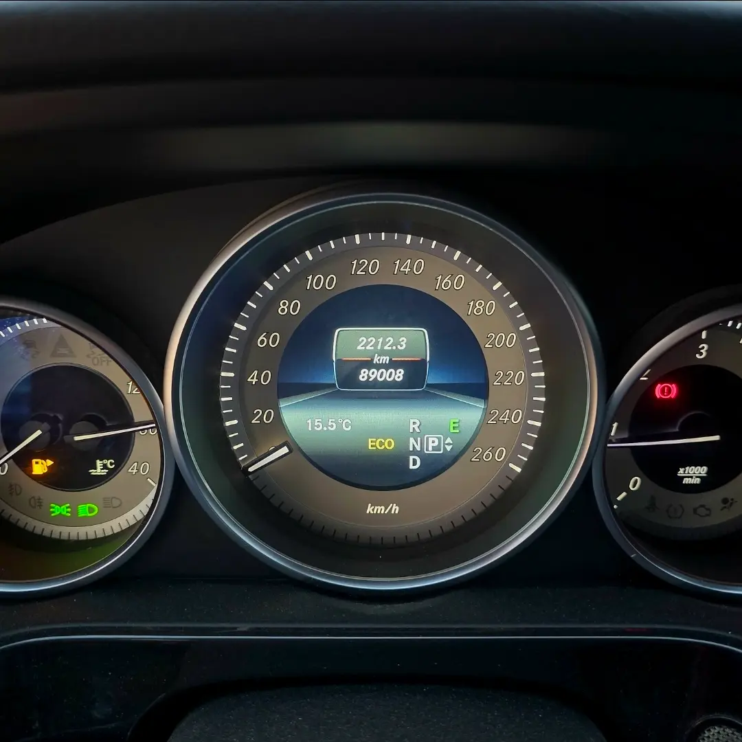 مرسيدس-ديزيل E220 موديل 2014 بحالة ممتازة وفخامة لا تضاهى - صورة 2