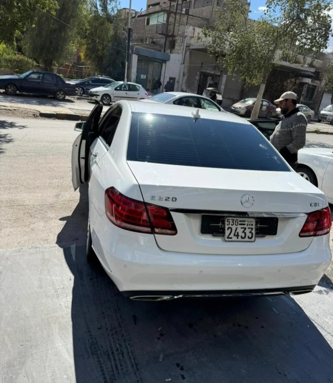 مرسيدس-ديزيل E220 موديل 2014 بحالة ممتازة وفخامة لا تضاهى - صورة 3
