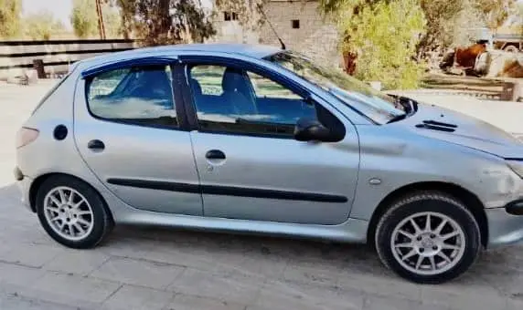 بيجو 206 موديل 2005 - سيارة اقتصادية ومميزة