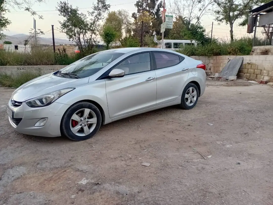 هيونداي إلنترا 2013 بحالة جيدة وعملية