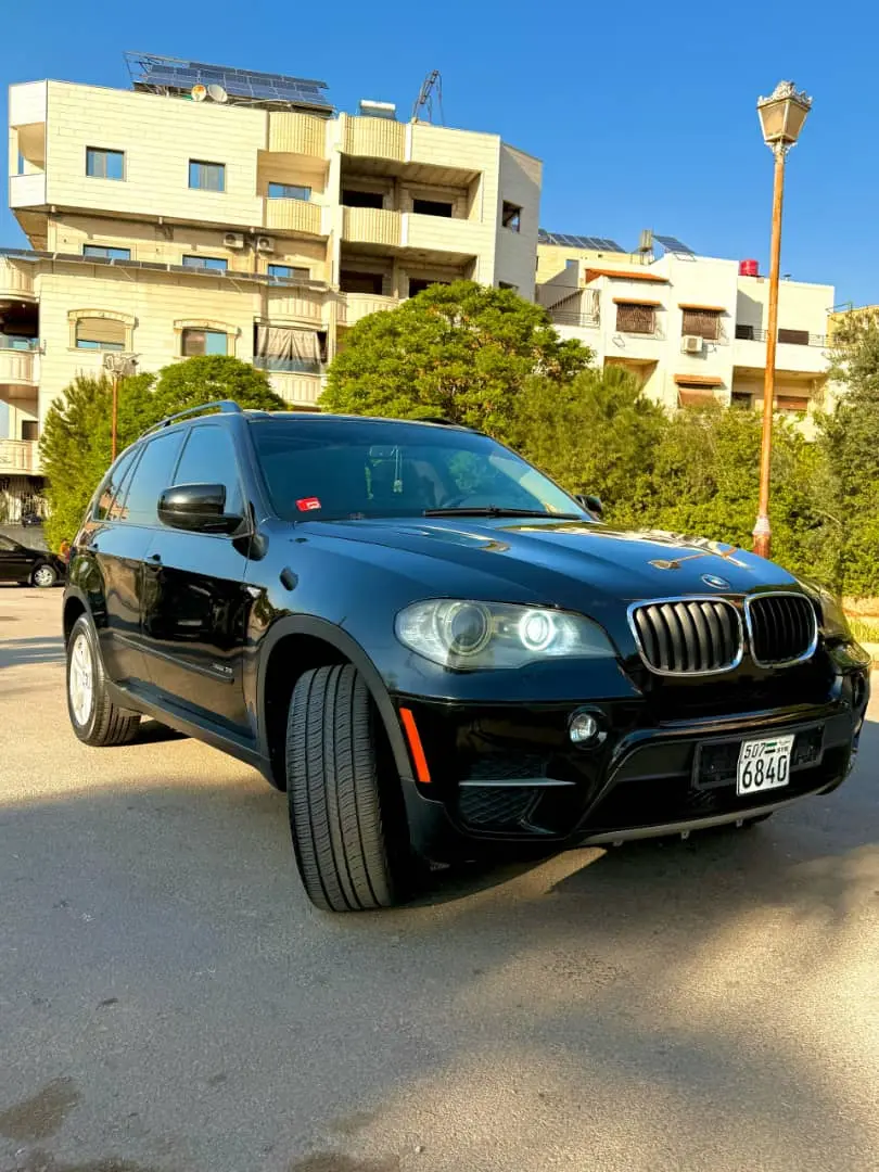 بي إم دبليو X5 موديل 2011 بحالة ممتازة - صورة 2