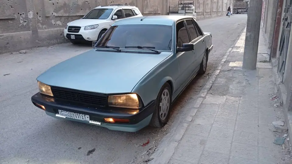 بيجو 505 موديل 1984 كلاسيكية بحالة جيدة - صورة 1