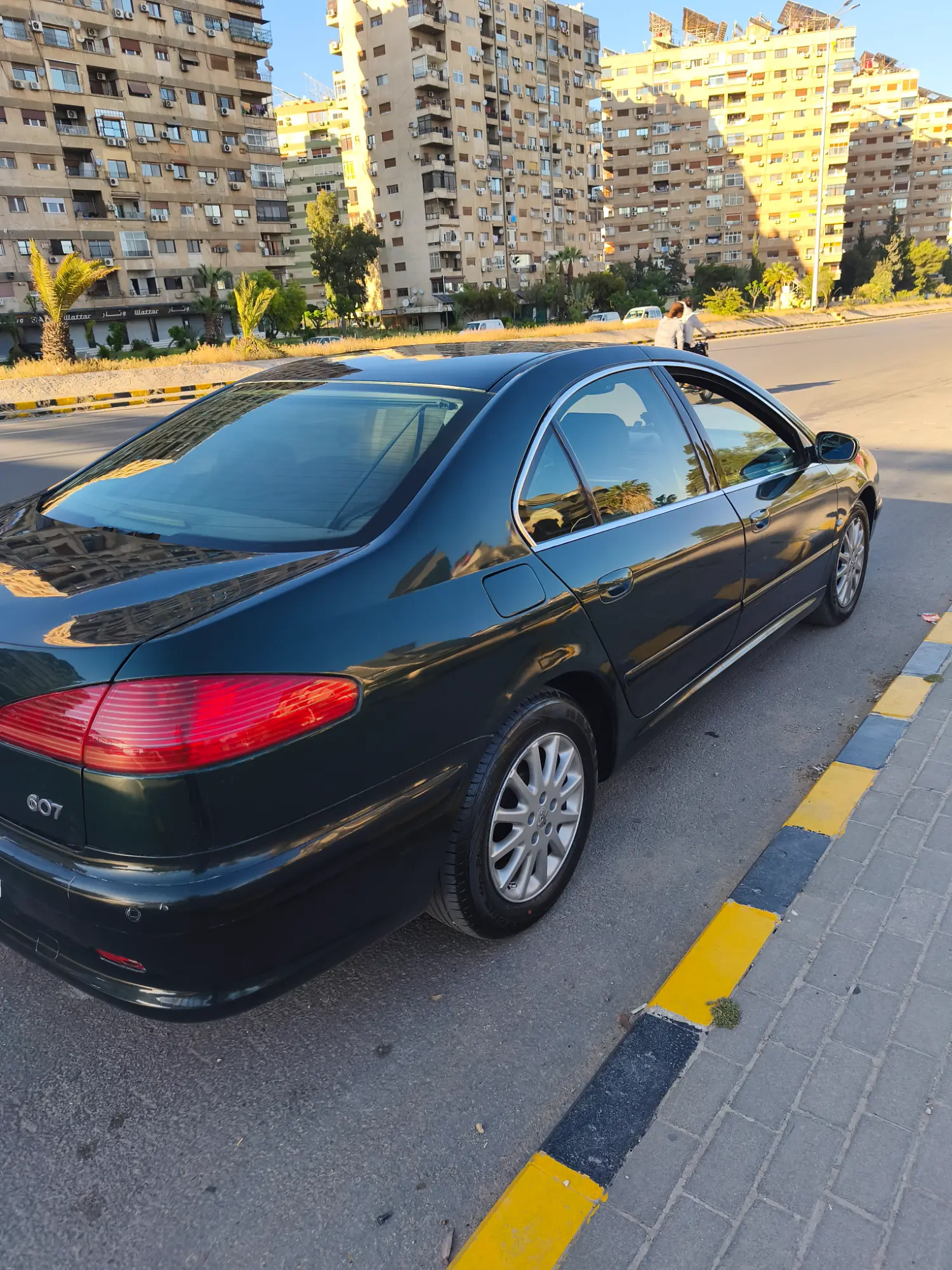 بيجو 607 موديل 2001 بحالة ممتازة للبيع - صورة 1