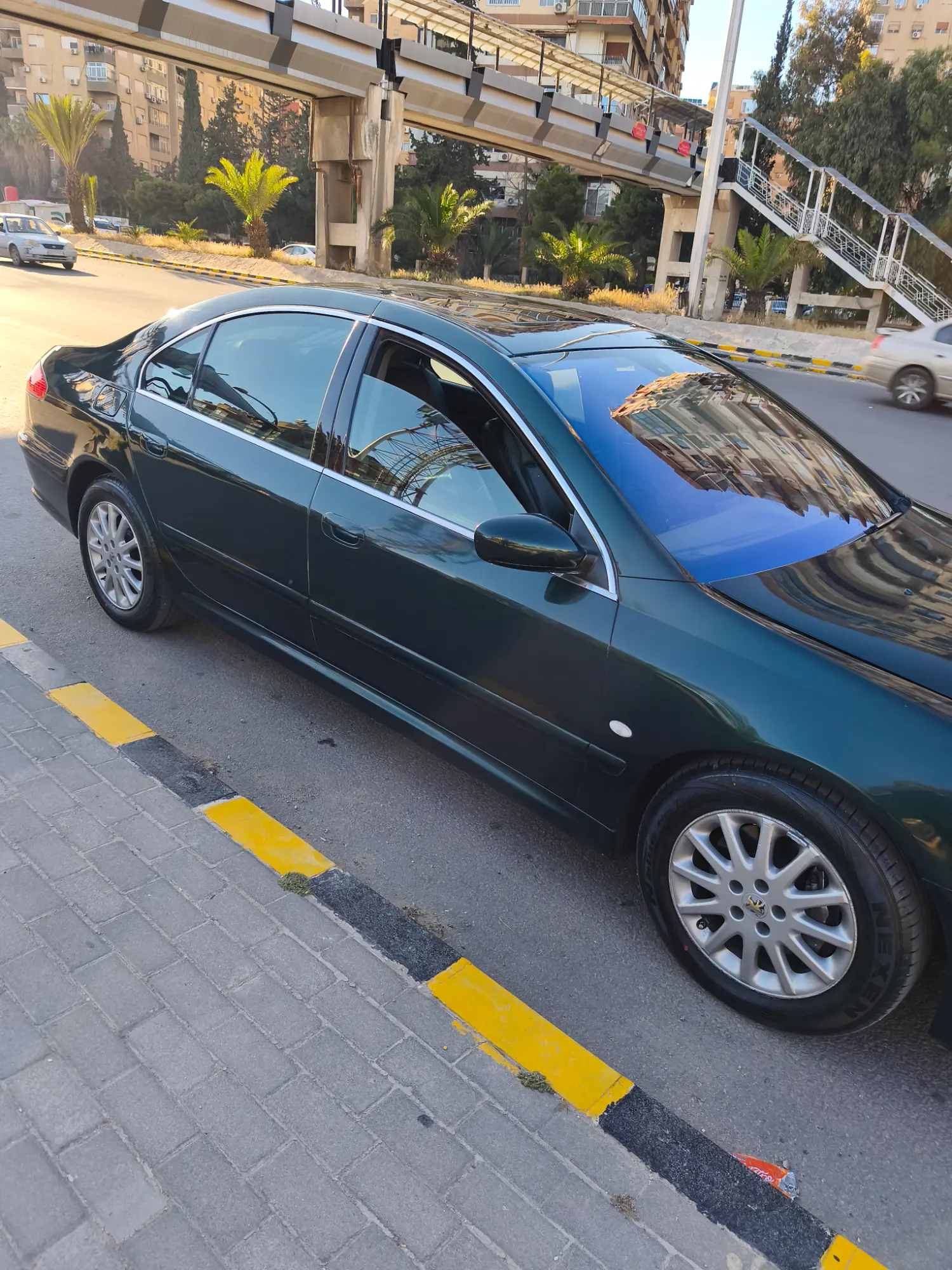بيجو 607 موديل 2001 بحالة ممتازة للبيع - صورة 2