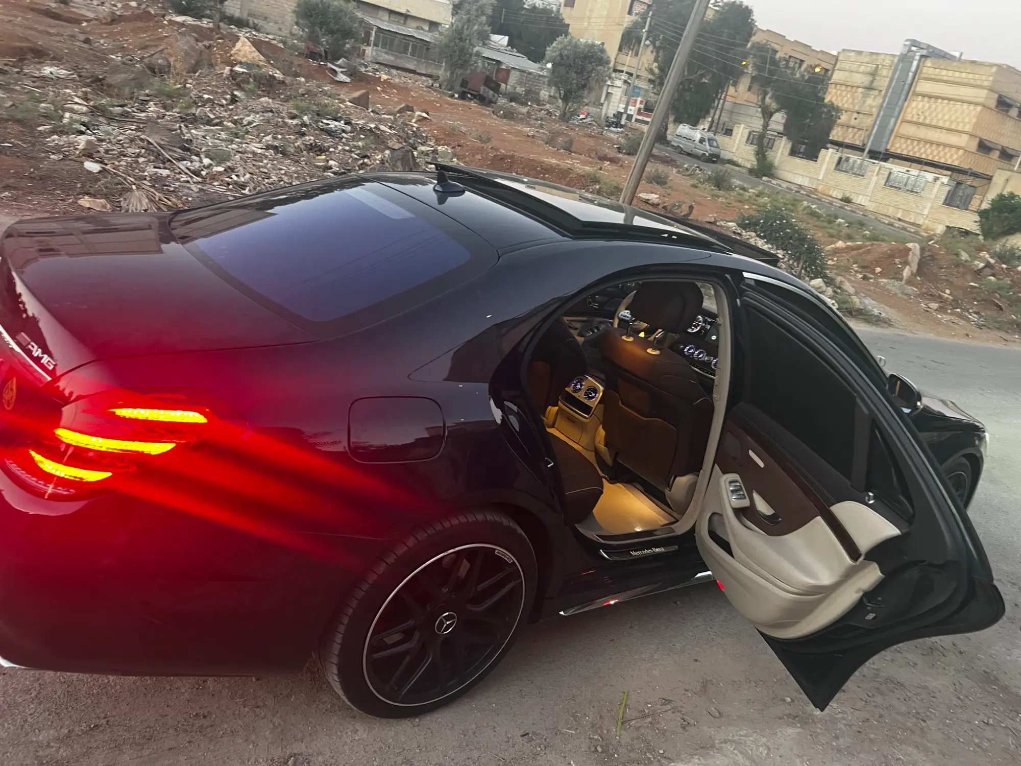 مرسيدس-بنز S-Class 2015 بحالة ممتازة وفخامة لا تضاهى - صورة 2