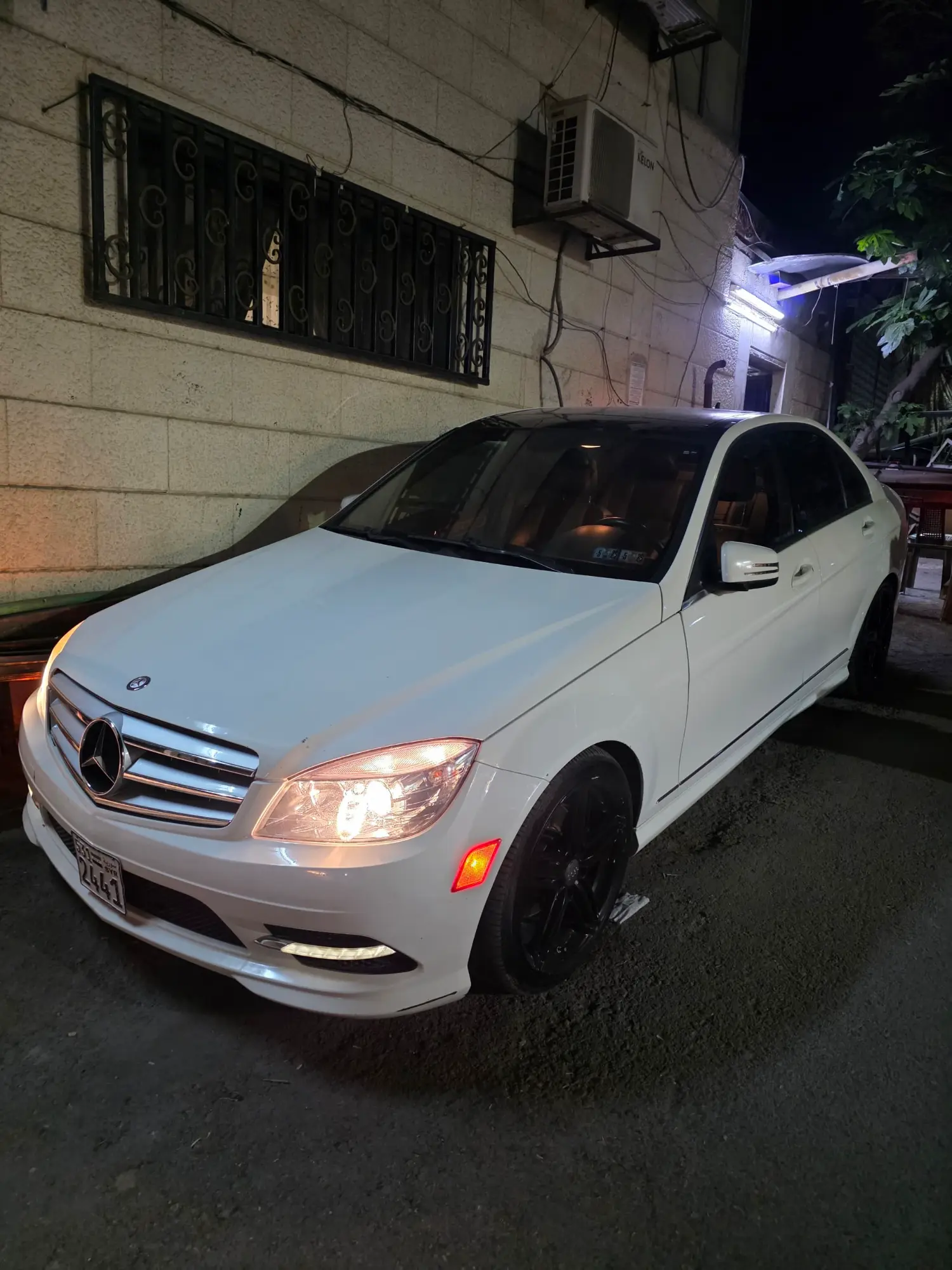 مرسيدس-بنز C-Class موديل 2011 بحالة ممتازة
