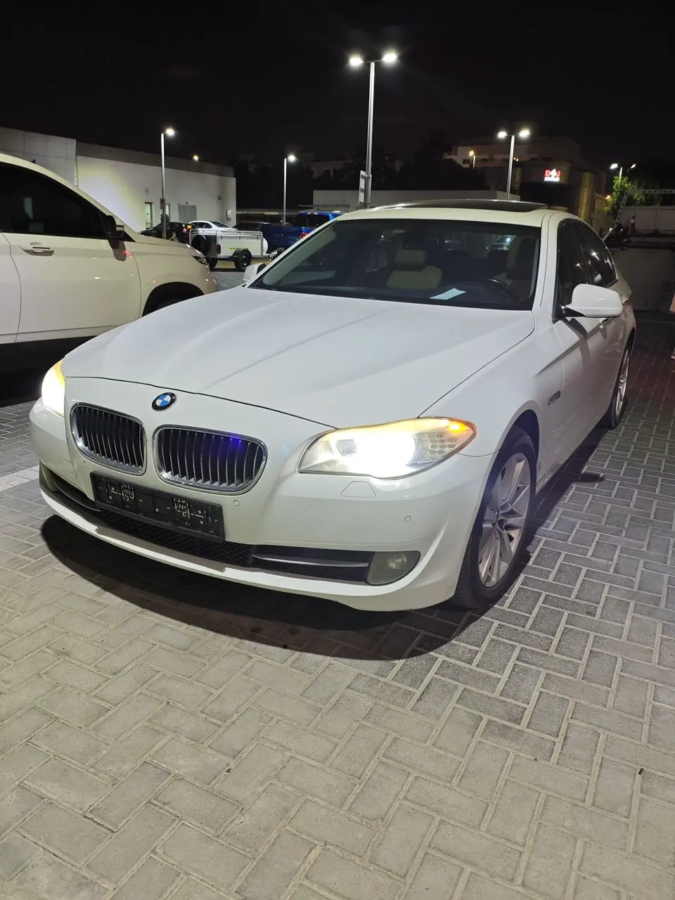 بي إم دبليو 530i موديل 2011 بحالة ممتازة - صورة 3