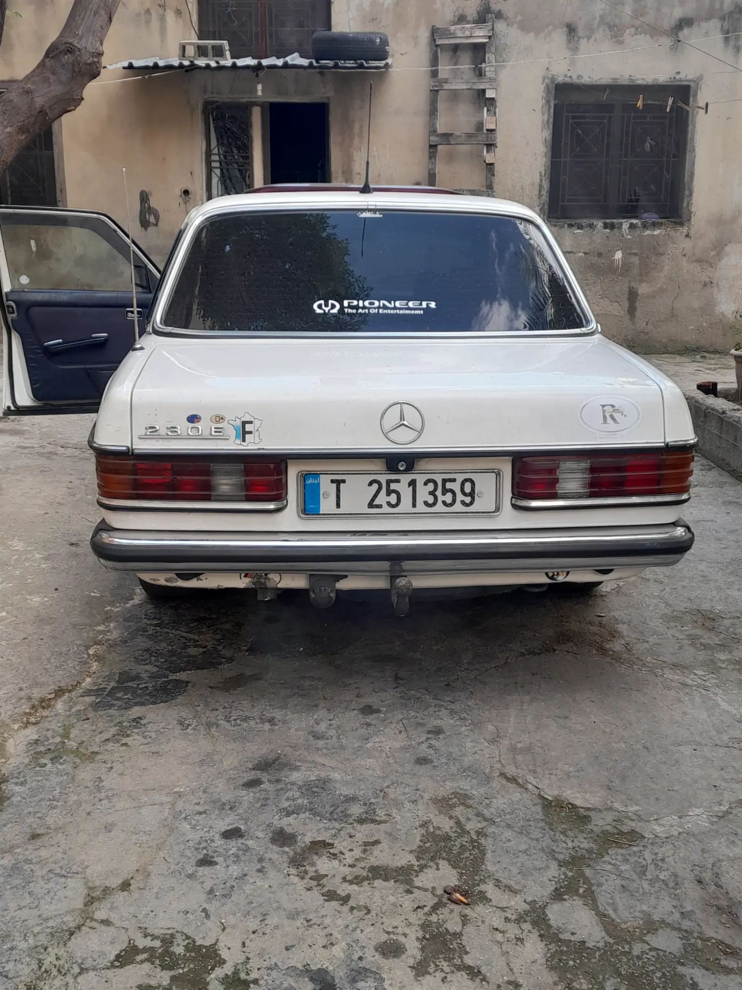 مرسيدس بنز 200 كلاسيكية موديل 1980 - بحالة مميزة - صورة 4