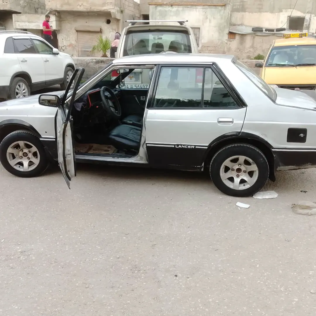 ميتسوبيشي لانسر 1983 بحالة كلاسيكية مميزة - صورة 1