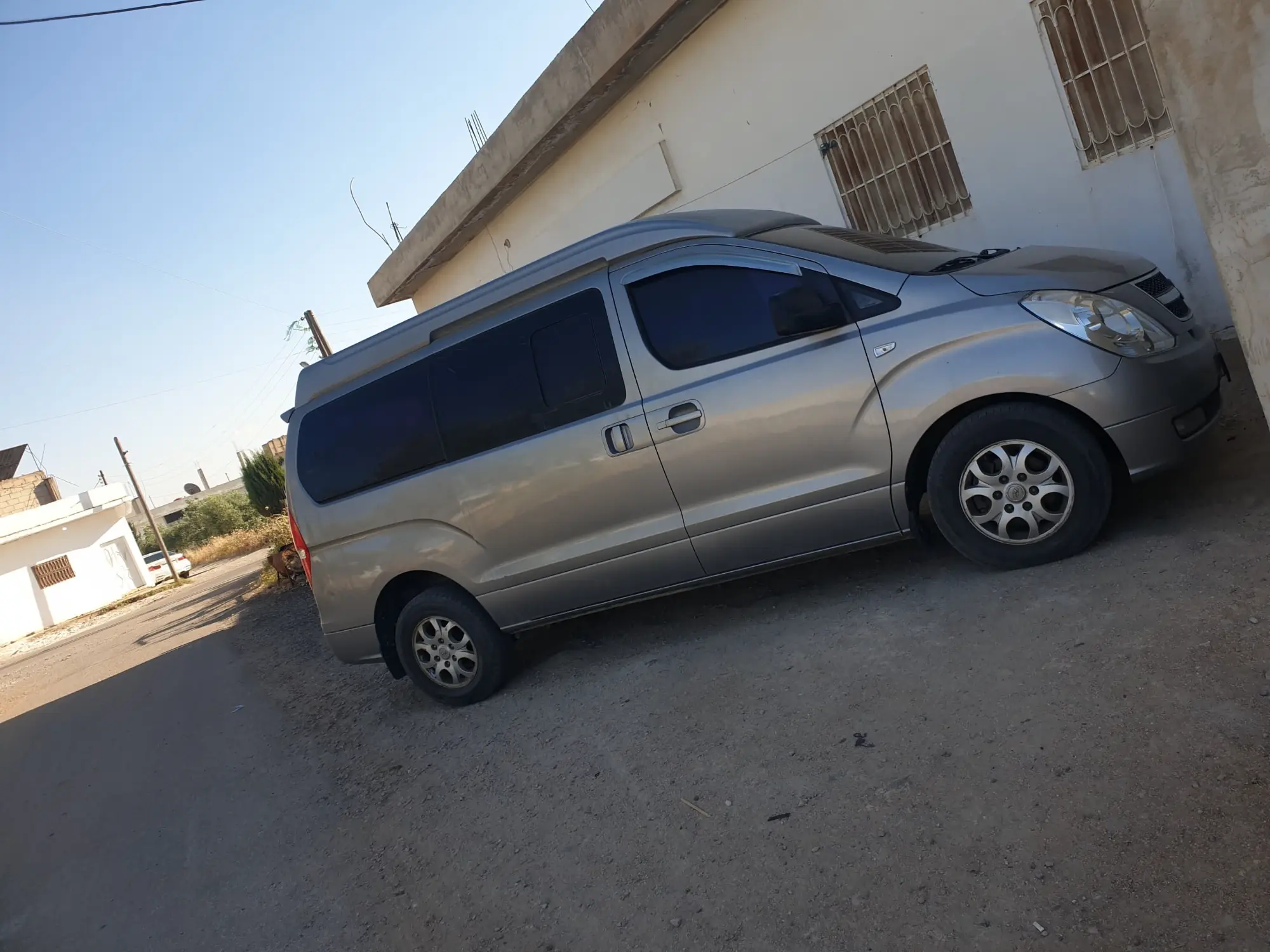هيونداي H-1 موديل 2014 بحالة ممتازة - صورة 1