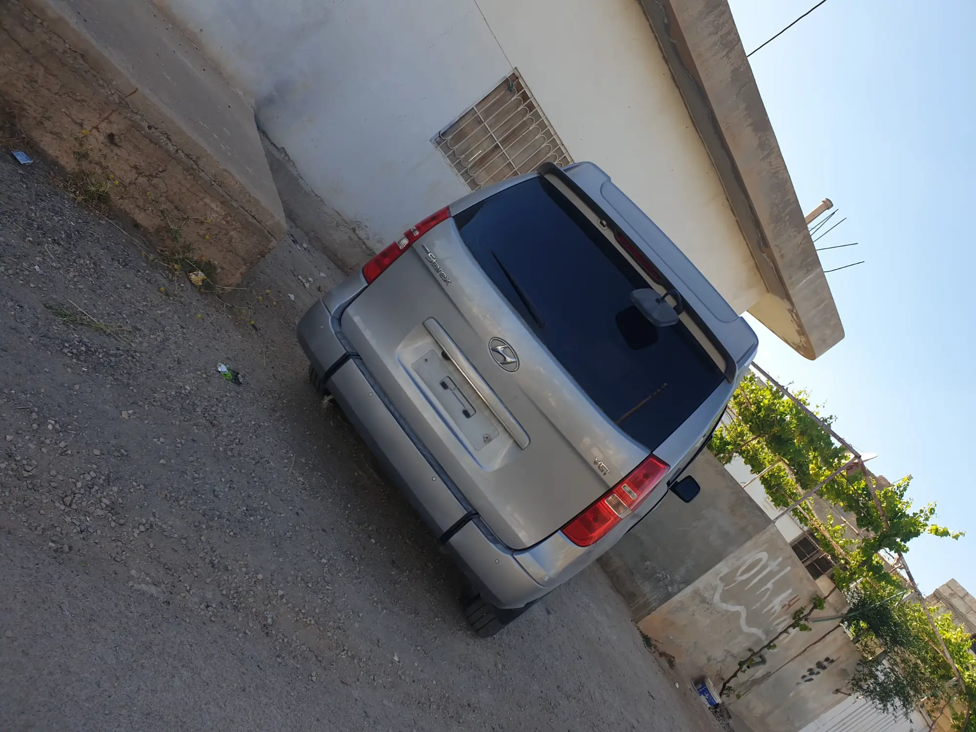 هيونداي H-1 موديل 2014 بحالة ممتازة - صورة 3