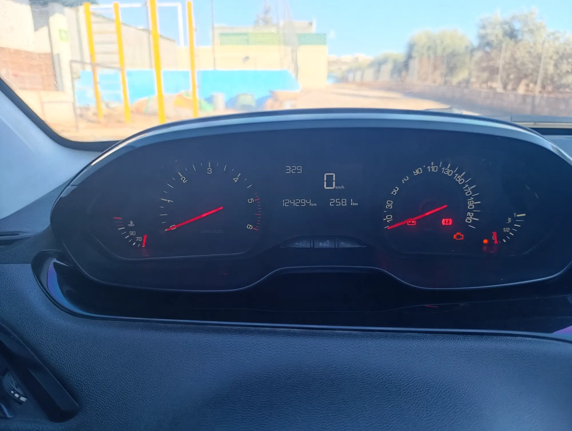 بيجو 208 موديل 2013 - حالة ممتازة واقتصادية - صورة 7