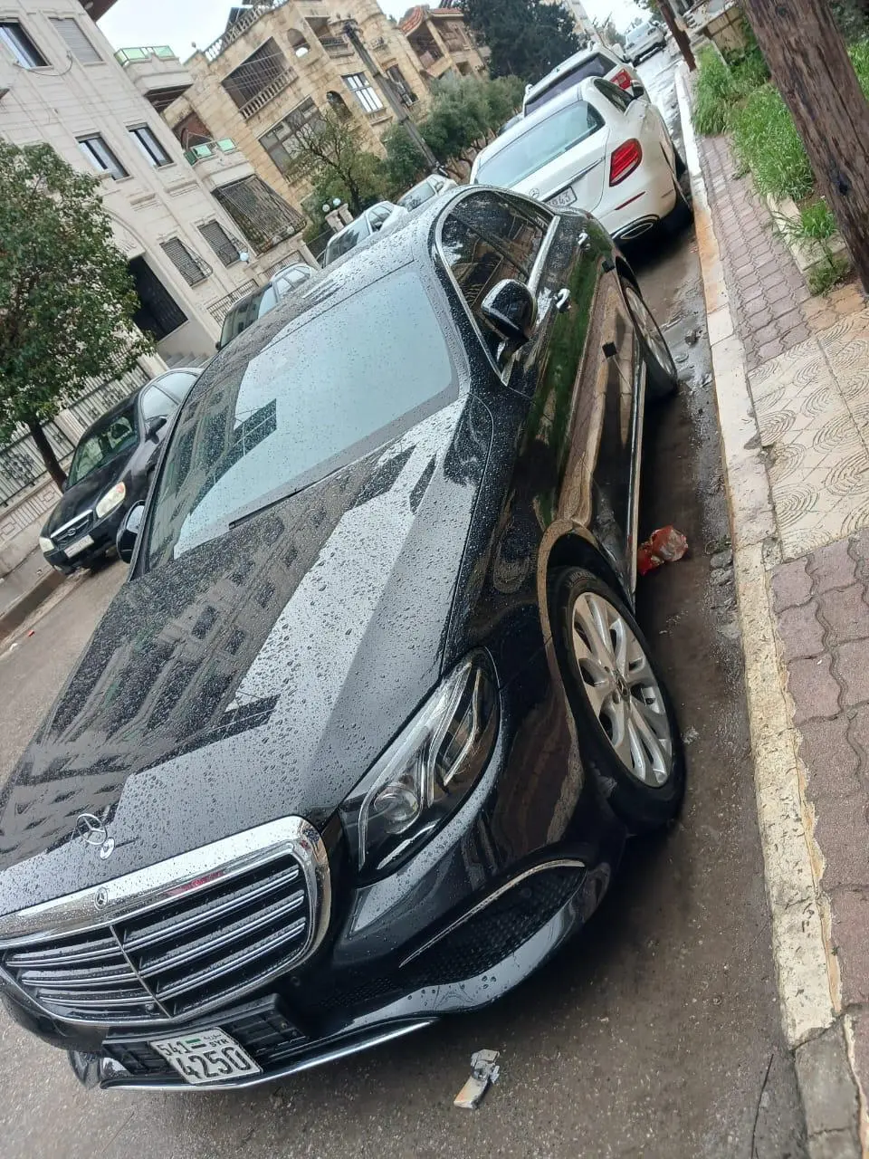 مرسيدس بنز E300  موديل 2018 بحالة ممتازة وفخامة لا تضاهى 4 Matik - صورة 6