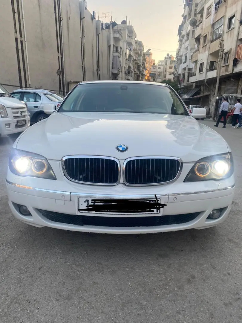 بي ام دبليو الفئة السابعة 2008 بحالة ممتازة - صورة 3
