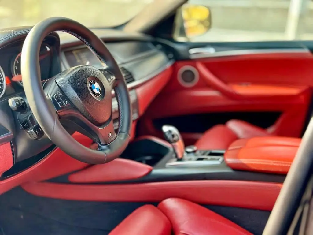 بي إم دبليو X6 M موديل 2012 بحالة رياضية مميزة - صورة 10