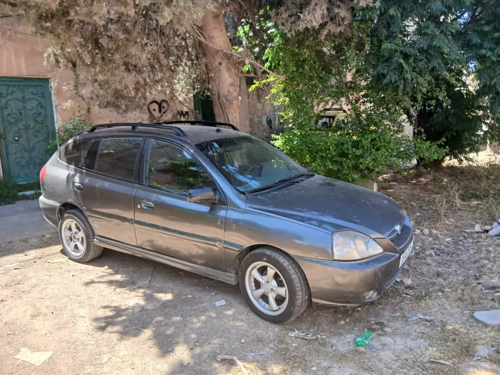هيونداي نيوريو  2002 بحالة جيدة - صورة 2