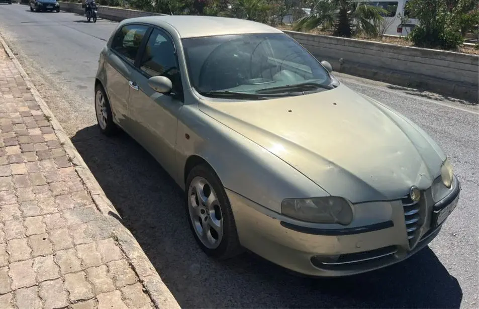 ألفا روميو 147 موديل 2003 بحالة جيدة