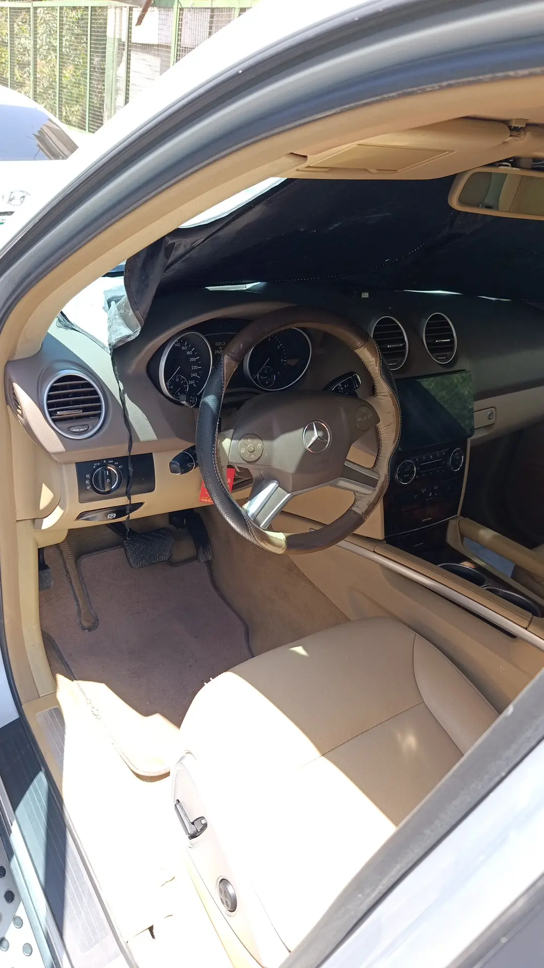 مرسيدس-بنز ML 350 موديل 2012 بحالة ممتازة - صورة 3