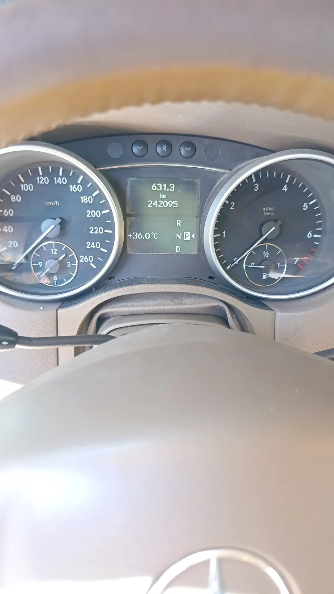مرسيدس-بنز ML 350 موديل 2012 بحالة ممتازة - صورة 4