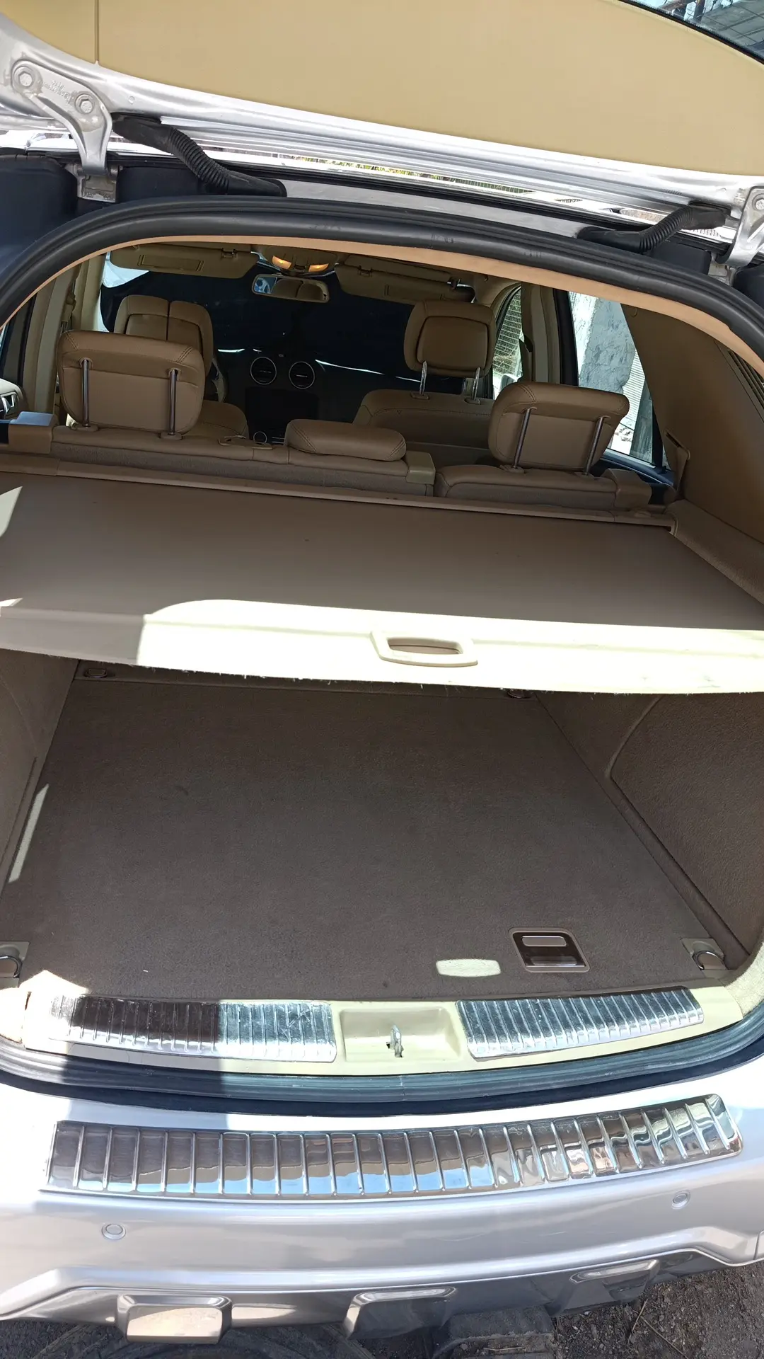 مرسيدس-بنز ML 350 موديل 2012 بحالة ممتازة - صورة 6