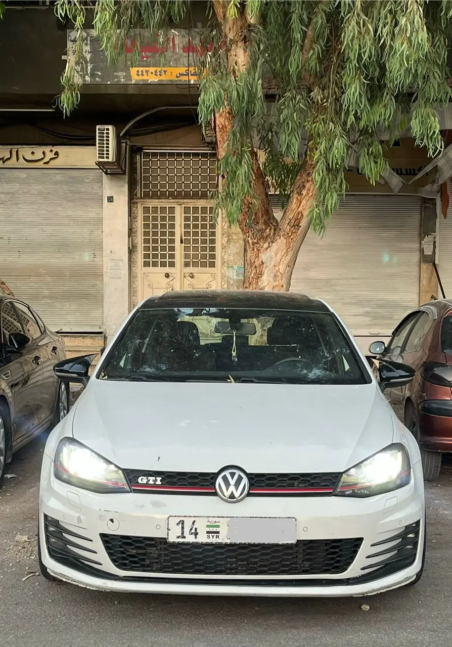 فولكس فاجن جولف GTI 2015 بحالة ممتازة - صورة 1