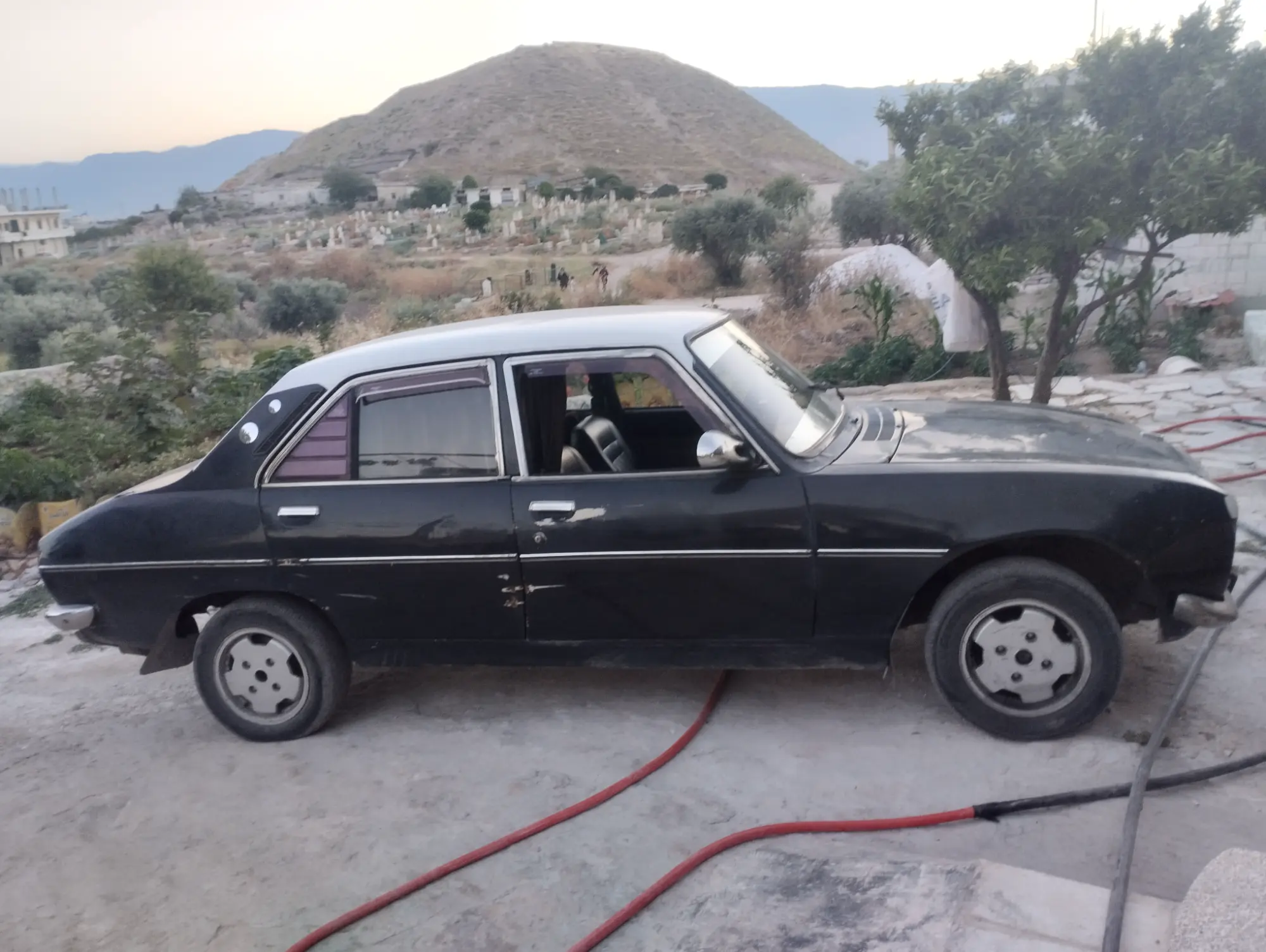 بيجو 504 كلاسيكية موديل 1976 بحالة جيدة - صورة 6