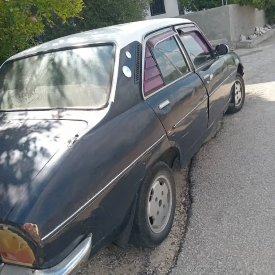 بيجو 504 كلاسيكية موديل 1976 بحالة جيدة - صورة 7