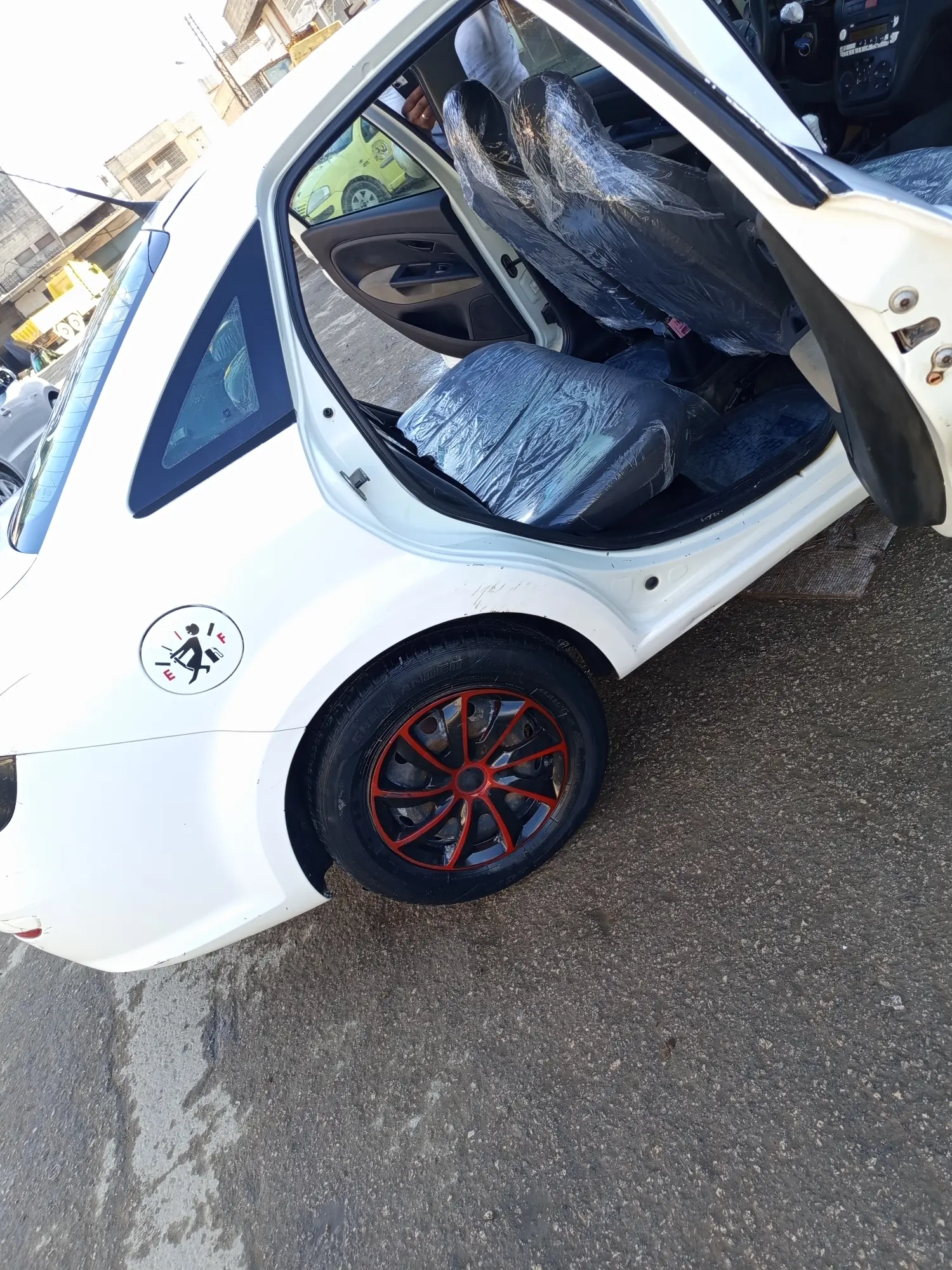 فيات لينا 2013 -تسجيل 2021 سيارة اقتصادية وعملية - صورة 21