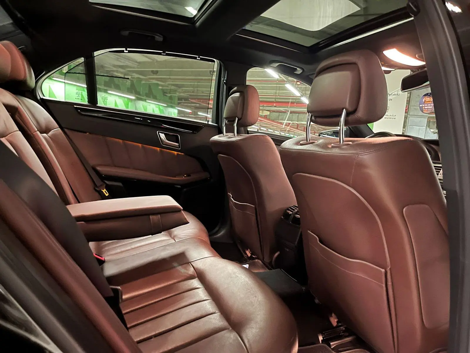 مرسيدس-بنز E-Class 2015 بحالة ممتازة وفخامة لا تضاهى - صورة 3