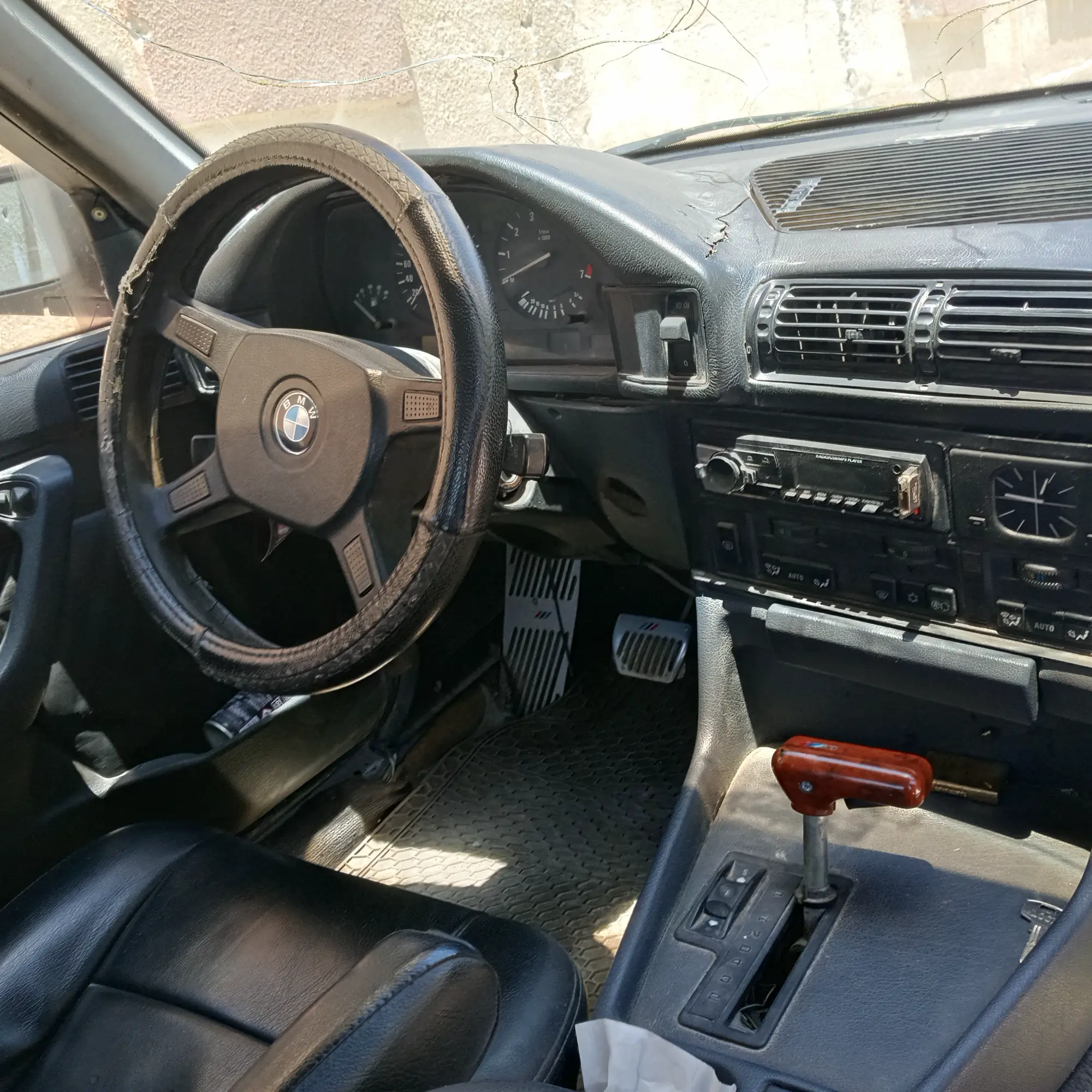 بي إم دبليو 520i موديل 1992 بحالة جيدة للبيع - صورة 6