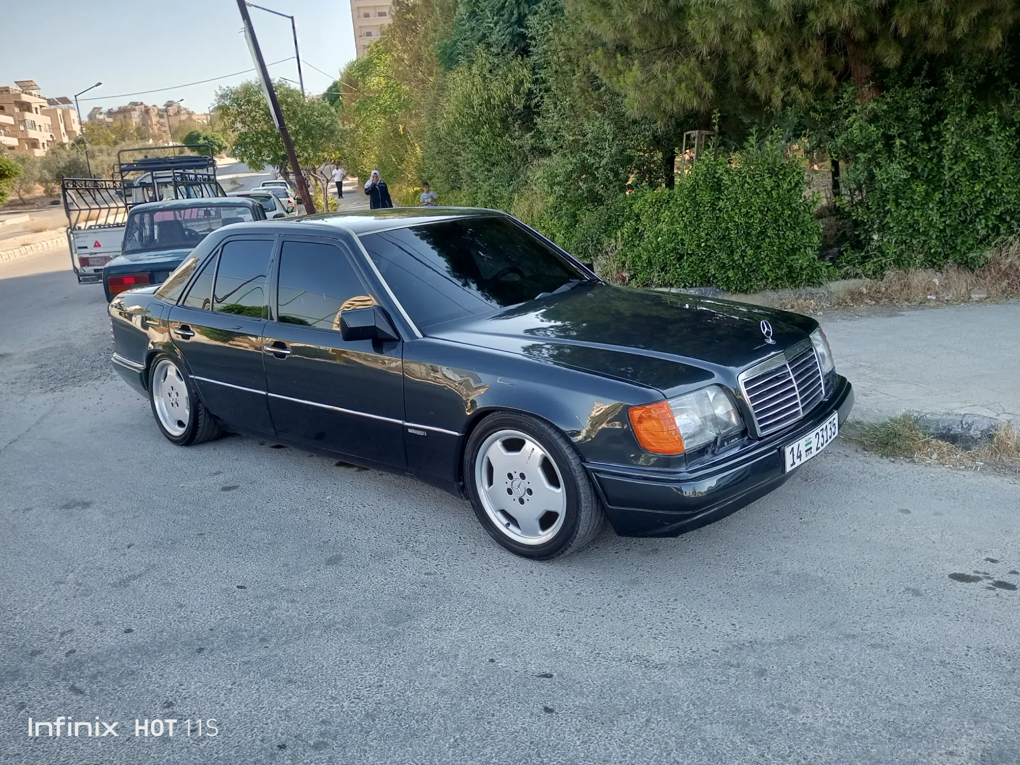 مرسيدس-بنز E-Class موديل 1996 بحالة كلاسيكية مميزة - صورة 1