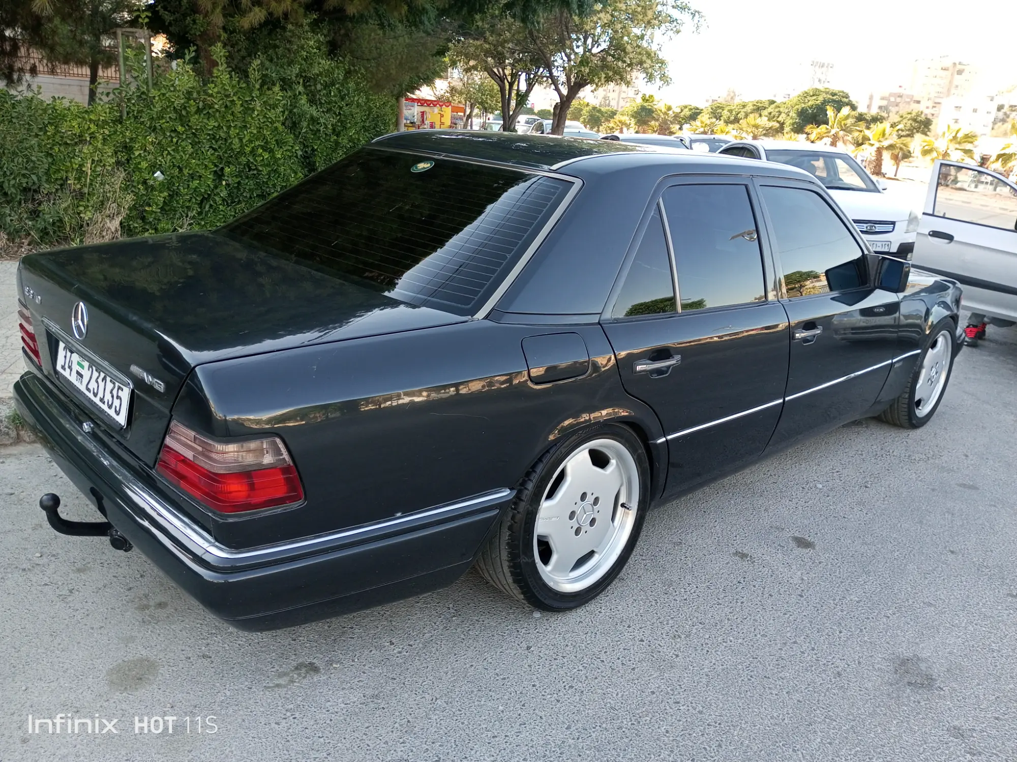 مرسيدس-بنز E-Class موديل 1996 بحالة كلاسيكية مميزة - صورة 3