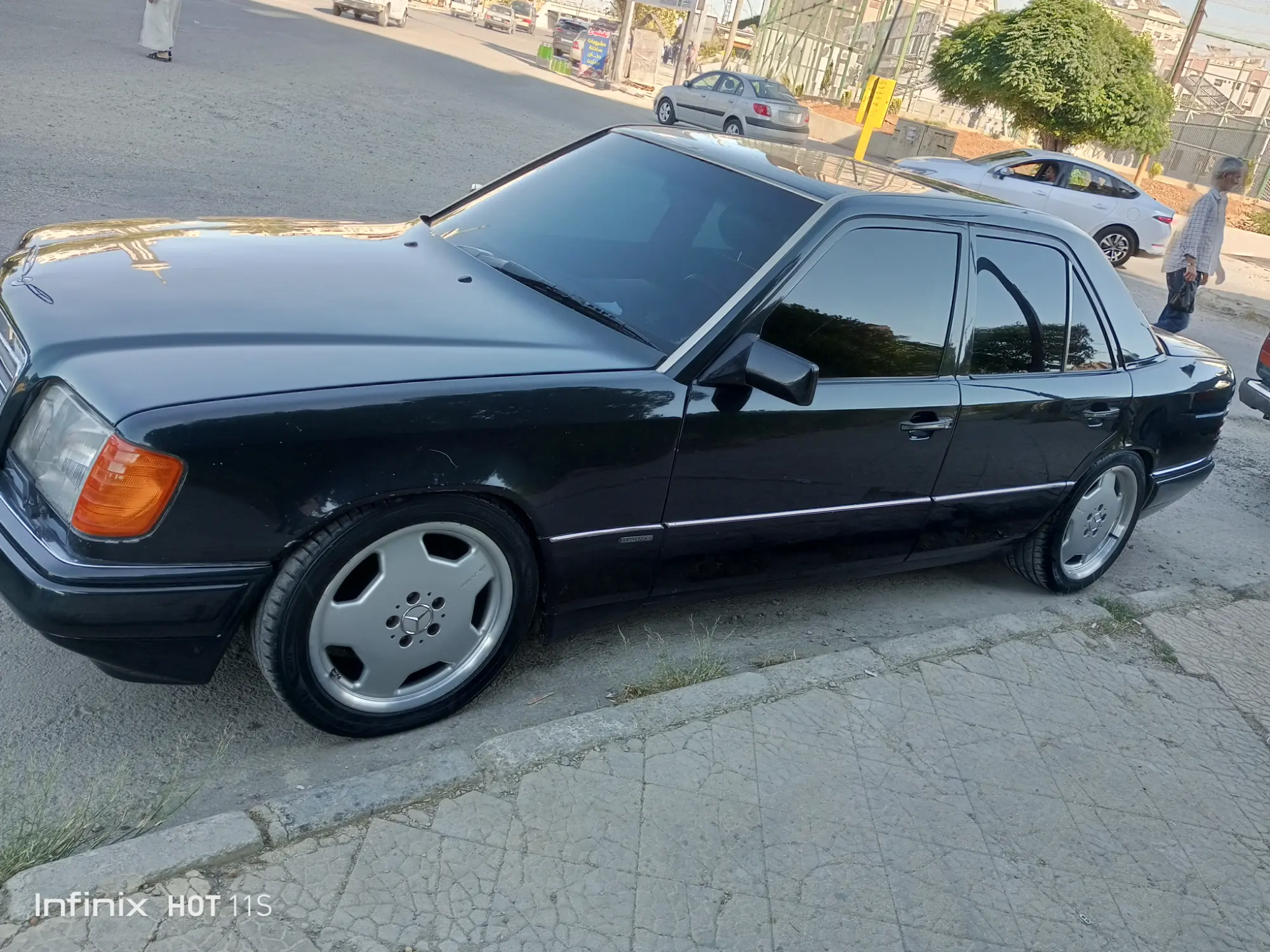 مرسيدس-بنز E-Class موديل 1996 بحالة كلاسيكية مميزة - صورة 6