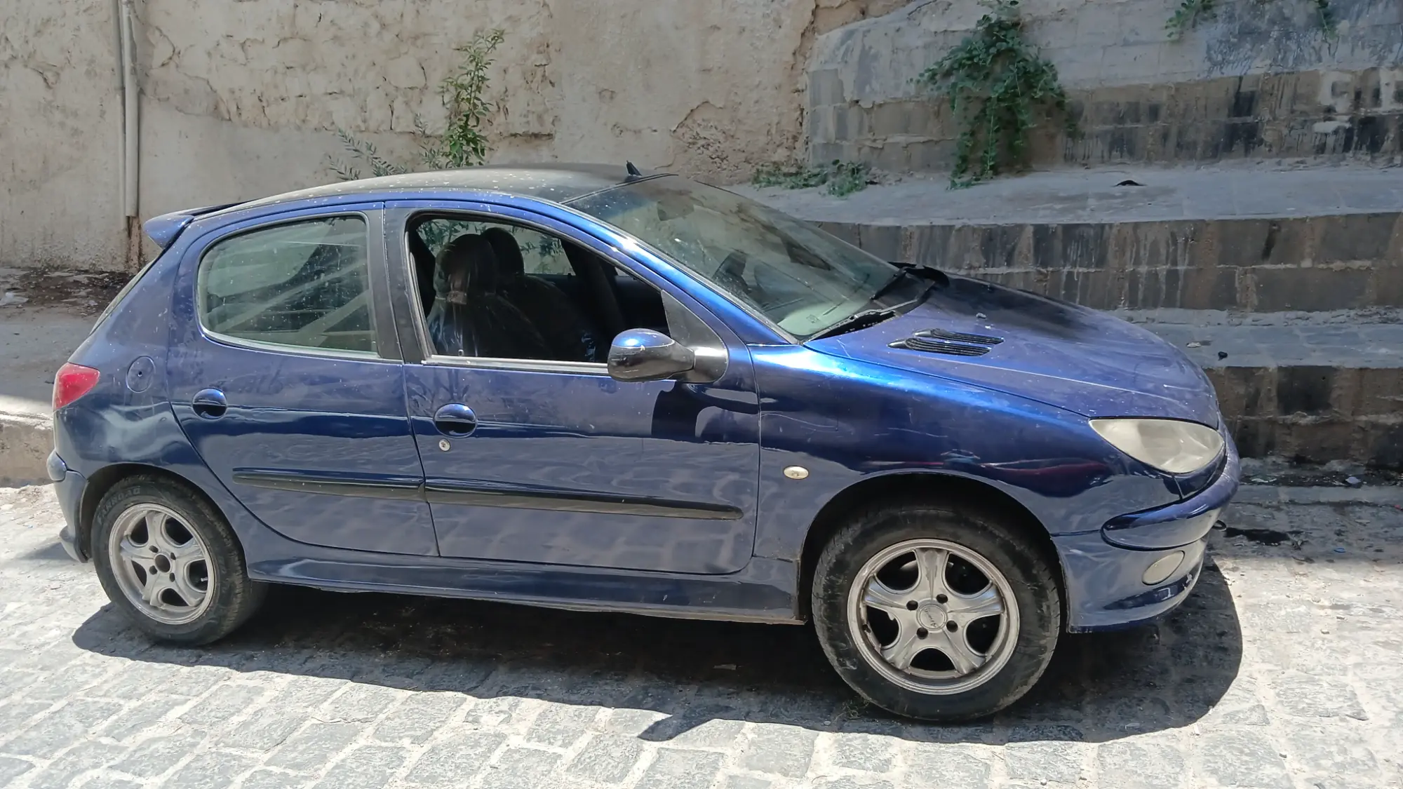 بيجو 206 موديل 2006 - سيارة اقتصادية وعملية - صورة 2