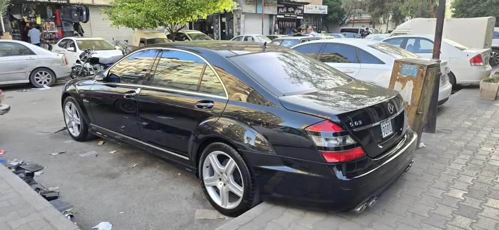 مرسيدس-بنز S500 موديل 2008 بحالة ممتازة