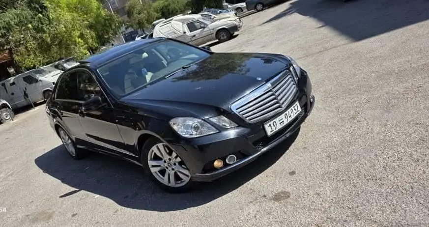 مرسيدس-بنز E-Class موديل 2012 بحالة ممتازة