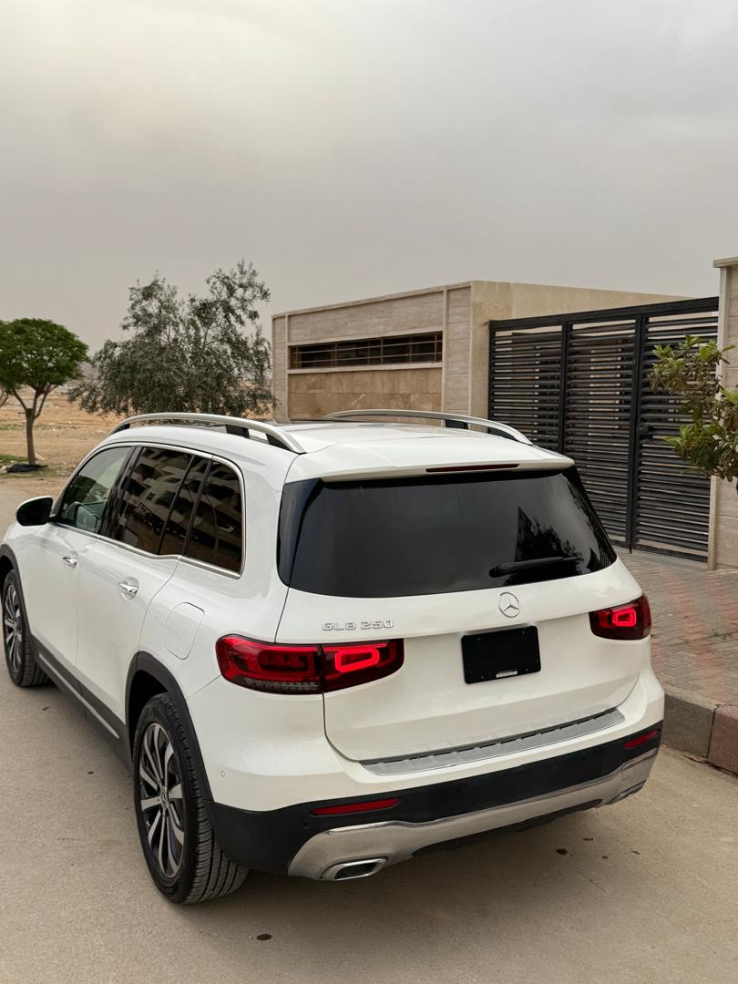 مرسيدس-بنز GLB 200 موديل 2022 بحالة ممتازة - صورة 4