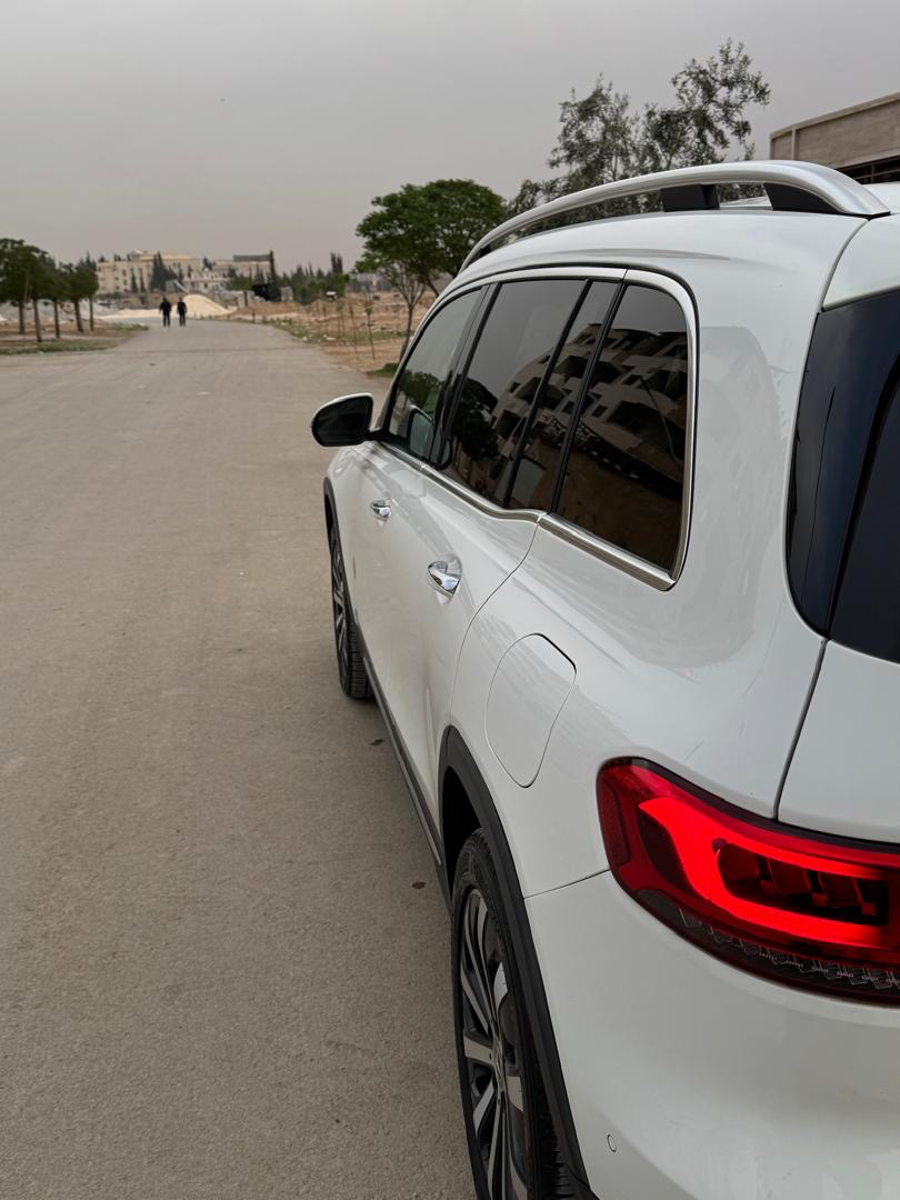 مرسيدس-بنز GLB 200 موديل 2022 بحالة ممتازة - صورة 5